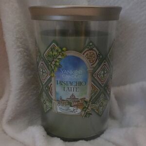 Yankee Candle Pistachio Latte in Green and Gold